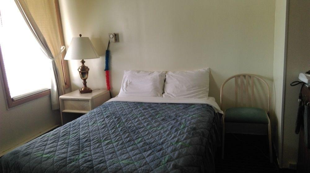 Bay Lake Inn - Frontiersman Motel Latchford Εξωτερικό φωτογραφία