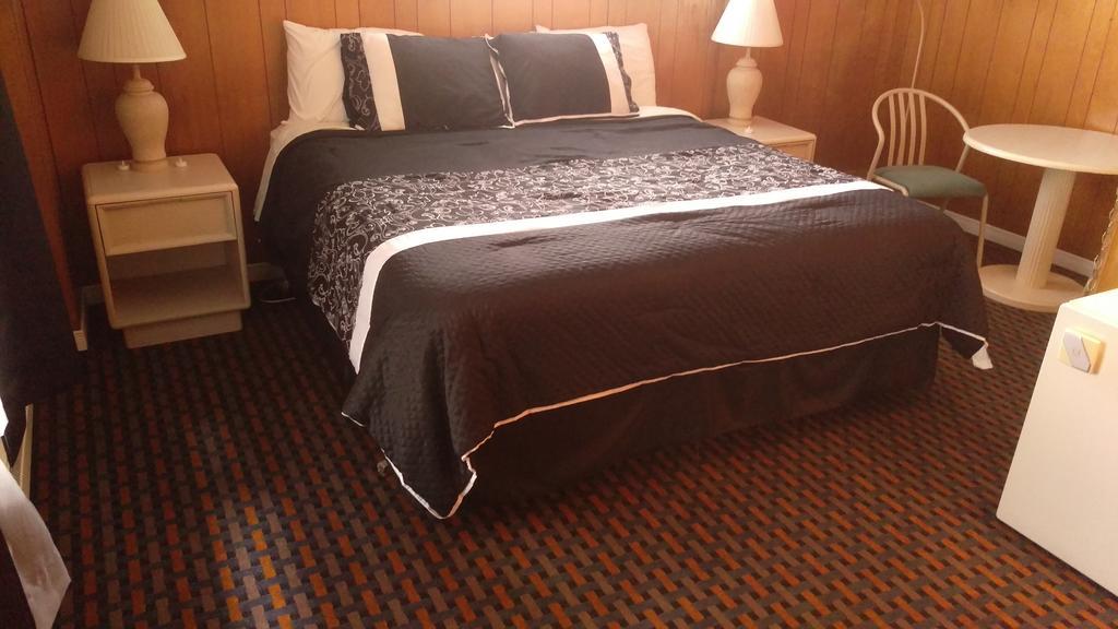 Bay Lake Inn - Frontiersman Motel Latchford Εξωτερικό φωτογραφία