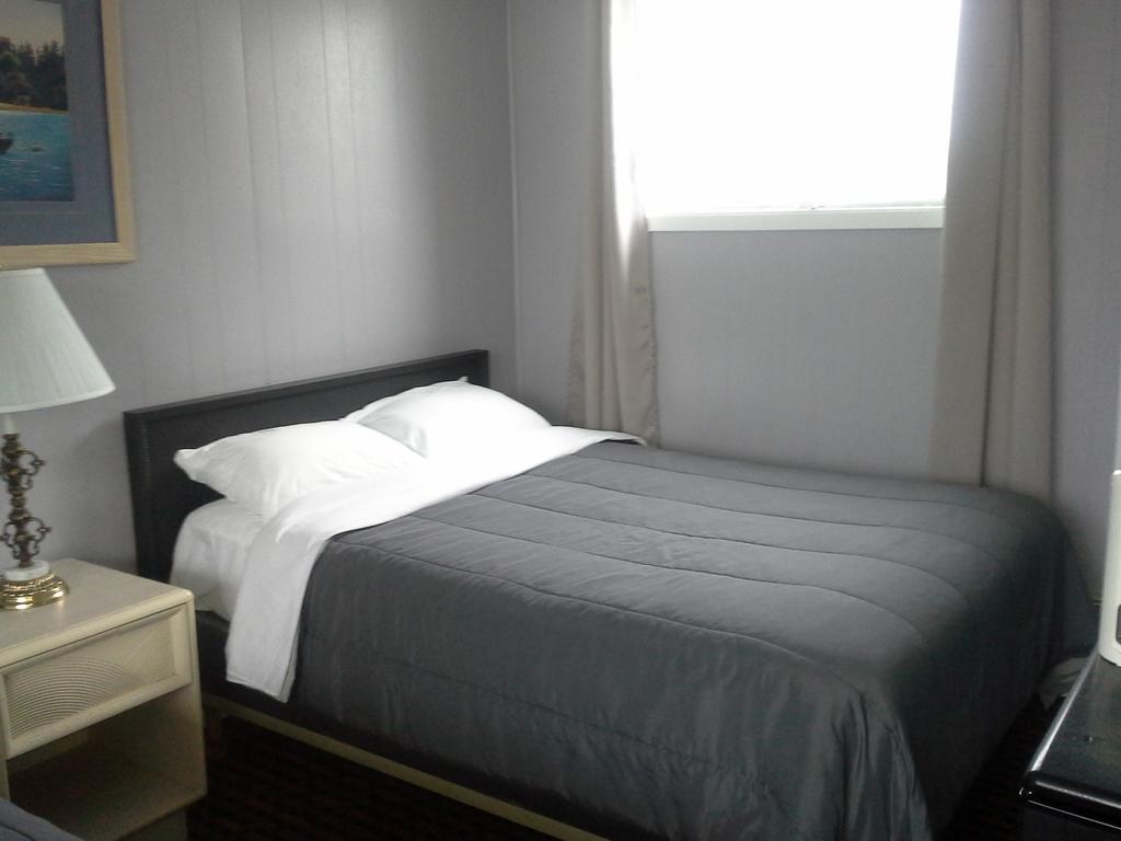Bay Lake Inn - Frontiersman Motel Latchford Εξωτερικό φωτογραφία